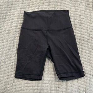 Lululemon wunder under train high rise 8” black bike short size 6